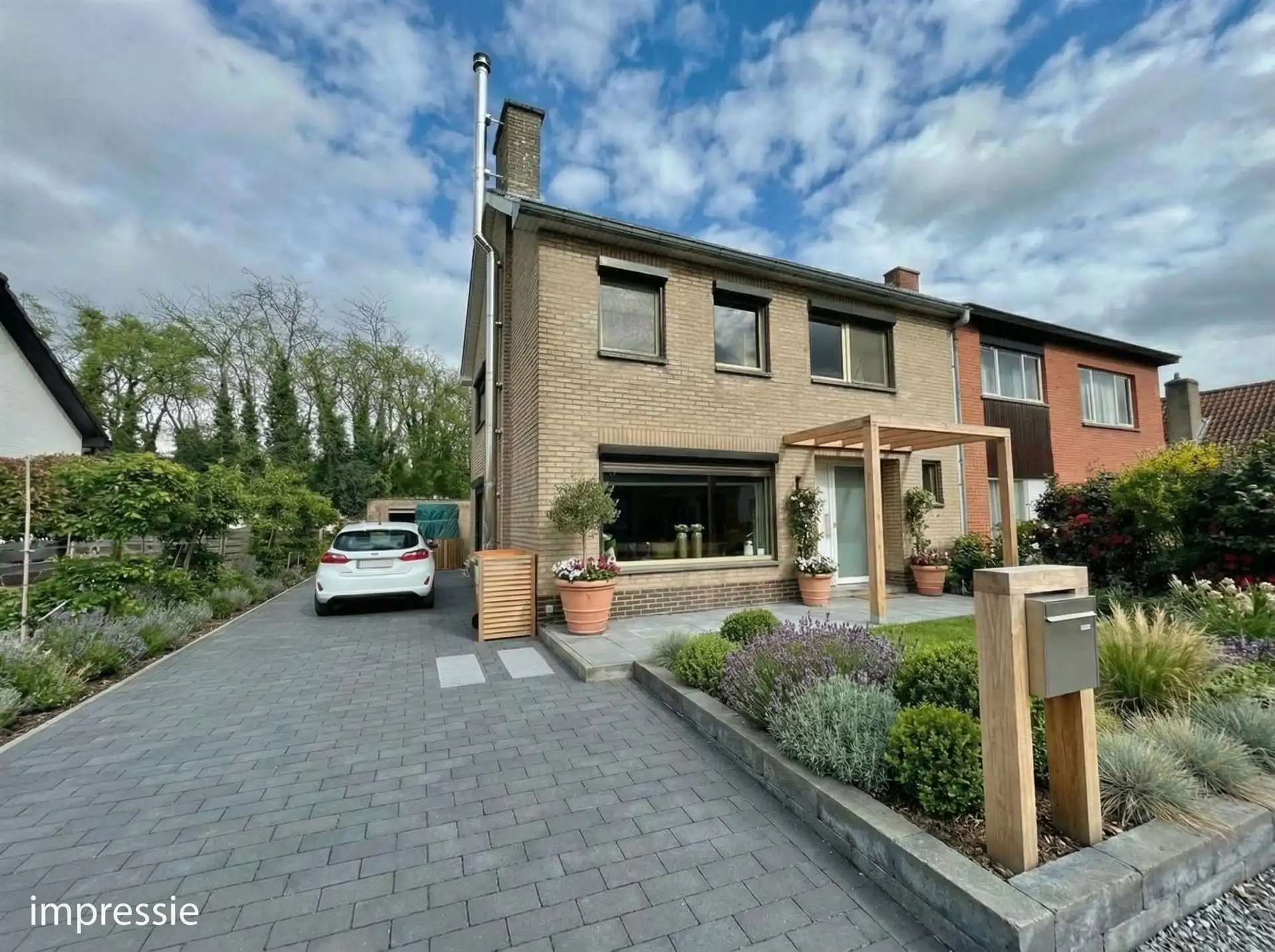 ruime halfopen bebouwing foto 3