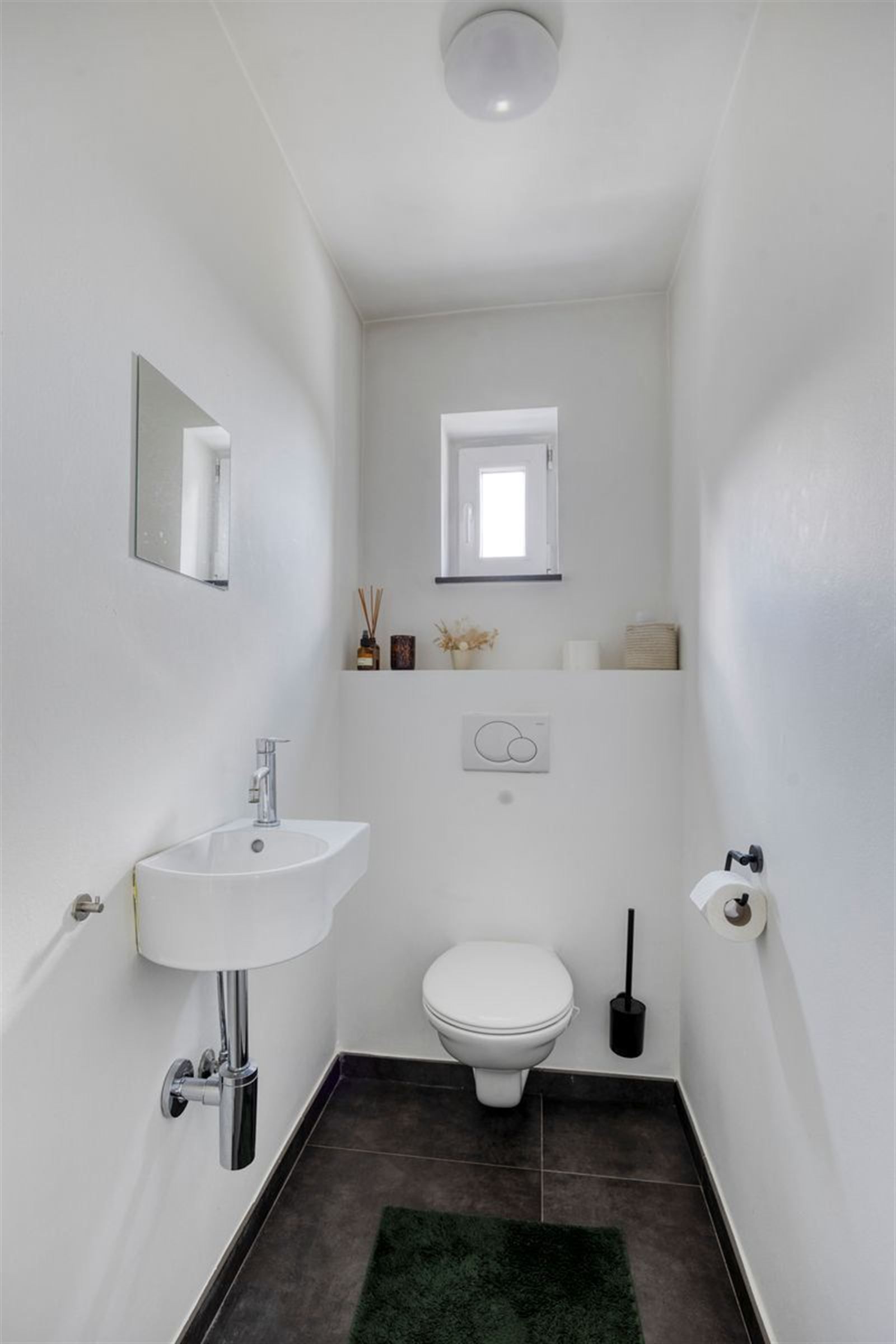 Instapklare, rustig achterin gelegen 3-gevelwoning nabij Hallerbos! foto 17