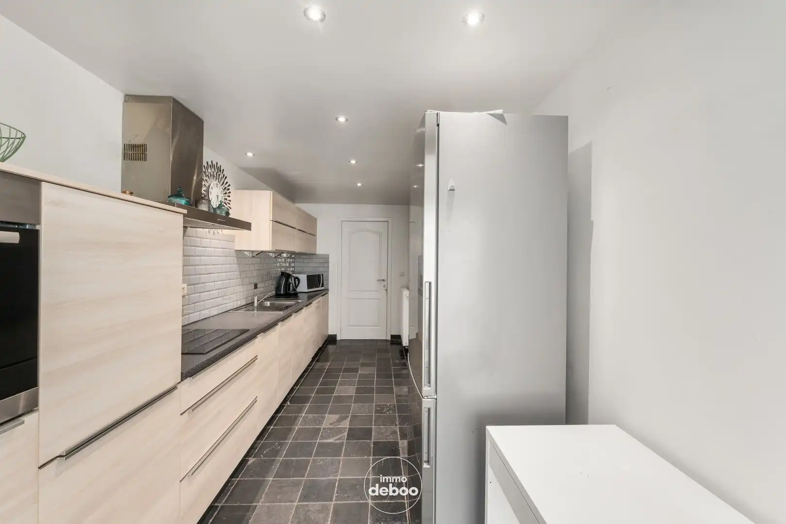 Verzorgde rijwoning met ruime garage foto 9