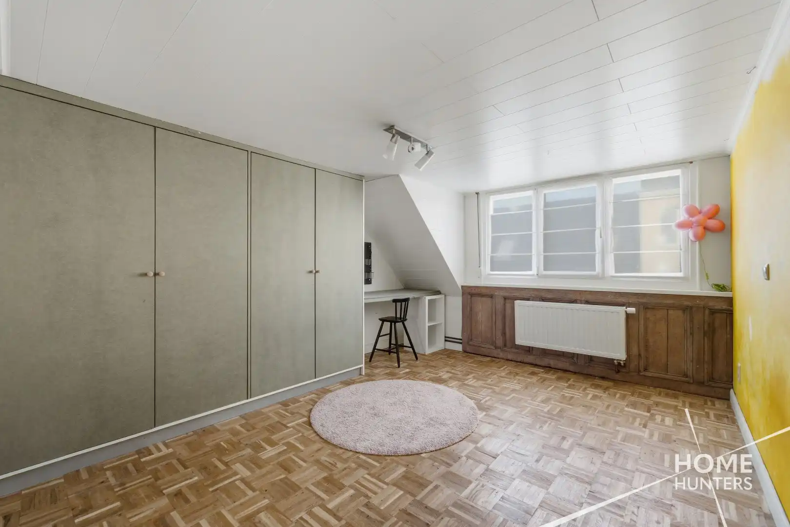 Prachtig gerenoveerde woning met 4 slaapkamers en een ruime tuin vlak bij het historische hart van Ieper! foto 23