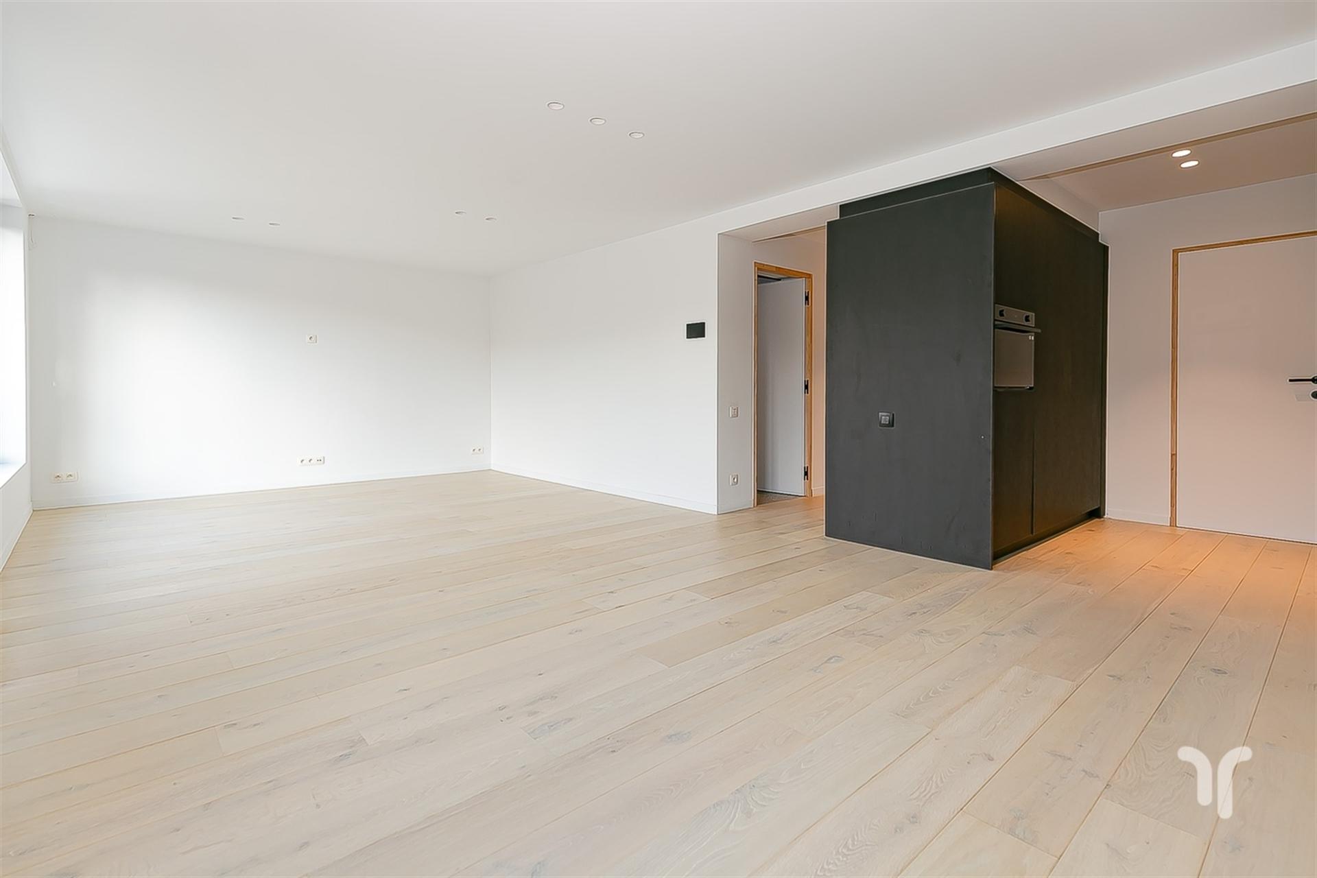 Gerenoveerd luxe-appartement te Christus-Koning foto 2