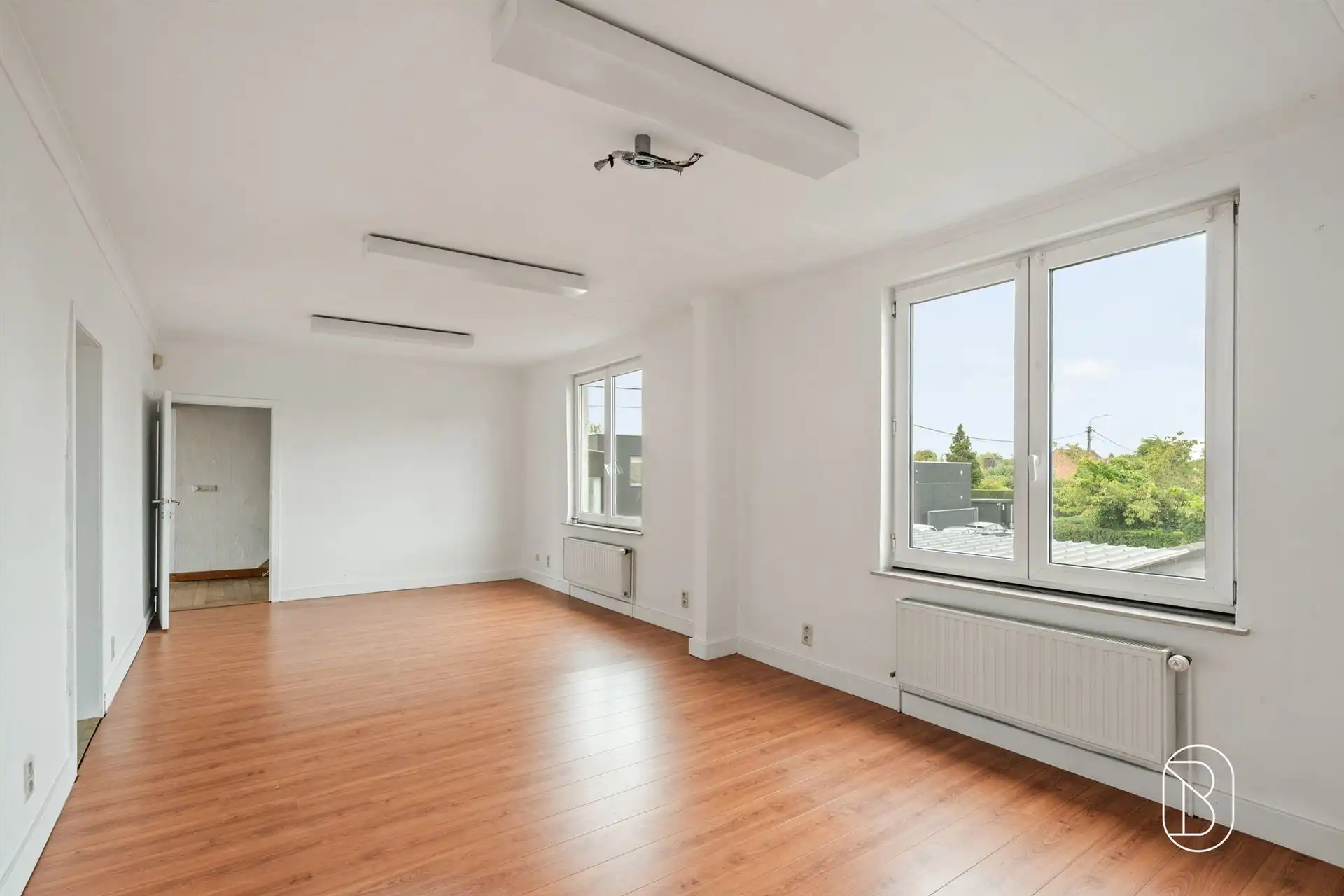Topgelegen commercieel pand met parking foto 13