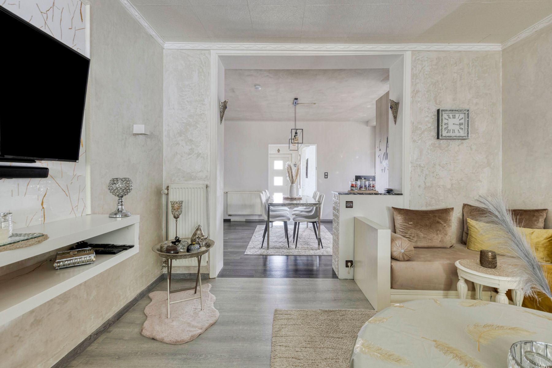 Gerenoveerde woning met 4 slaapkamers, veranda en zwembad. foto 7