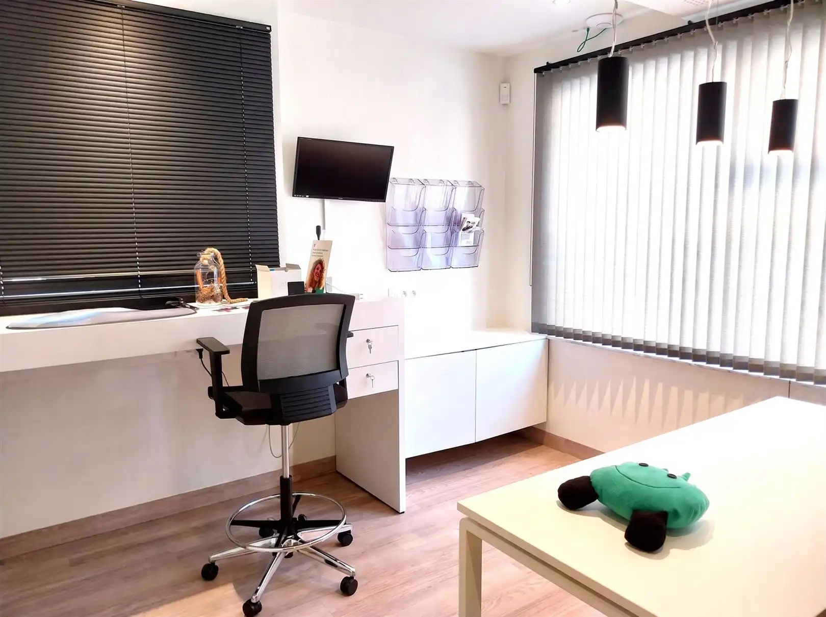 TE HUUR: Multifunctioneel pand met mogelijkheden tot kantoor- of pratijkruimte te Zolder! foto 6