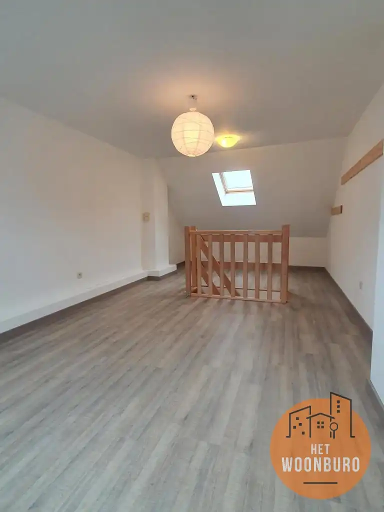 Gerenoveerde rijwoning met terras en tuintje foto 17