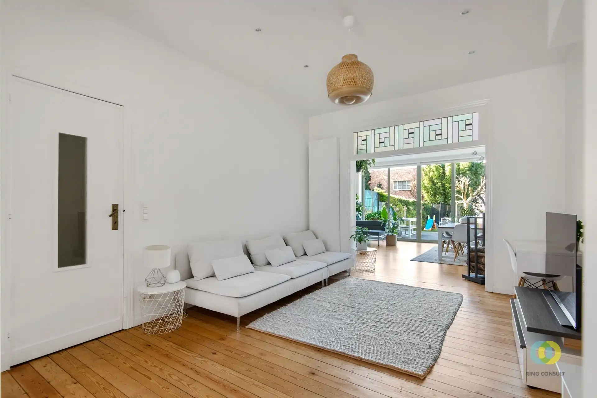 Charmante eengezinswoning met tuin foto 4