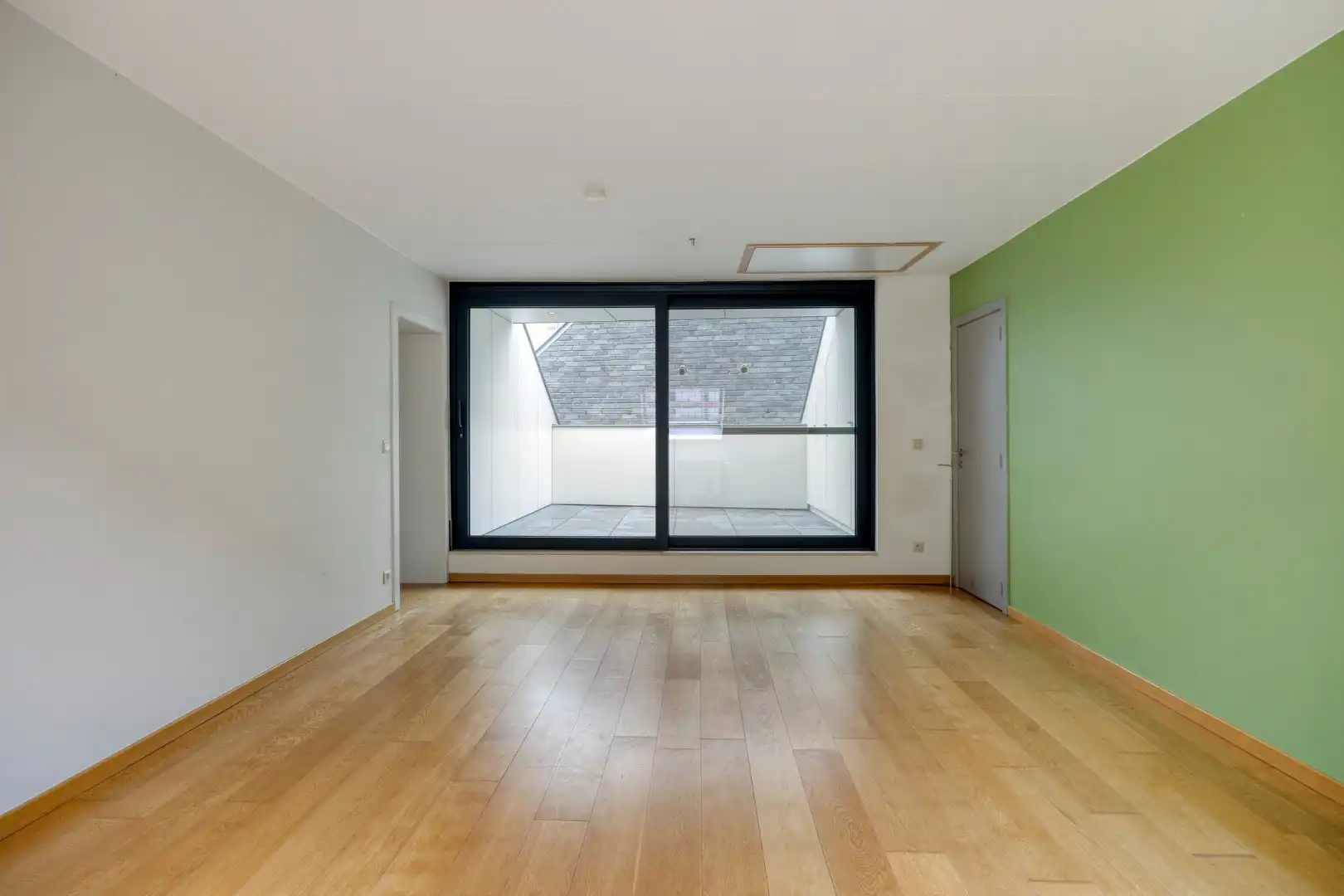 Appartement met 3 slaapkamers, autostaanplaats en terras in het centrum van Lubbeek – EPC 220 kWh/m² - bewoonbare opp. 182 m² foto {{pictureIndex}}