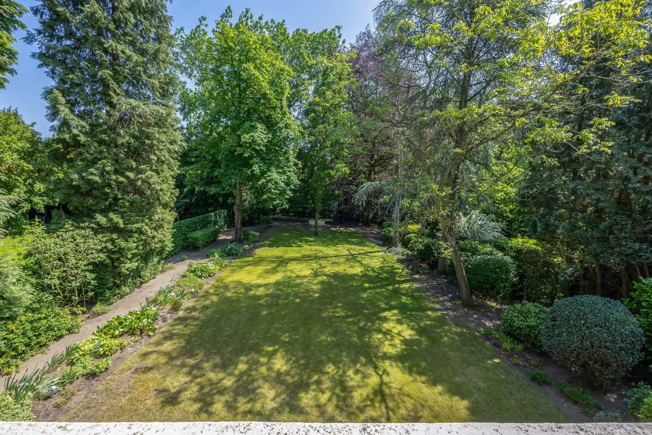 Karaktervolle villa met mooie tuin op toplocatie in Kapellen foto 32