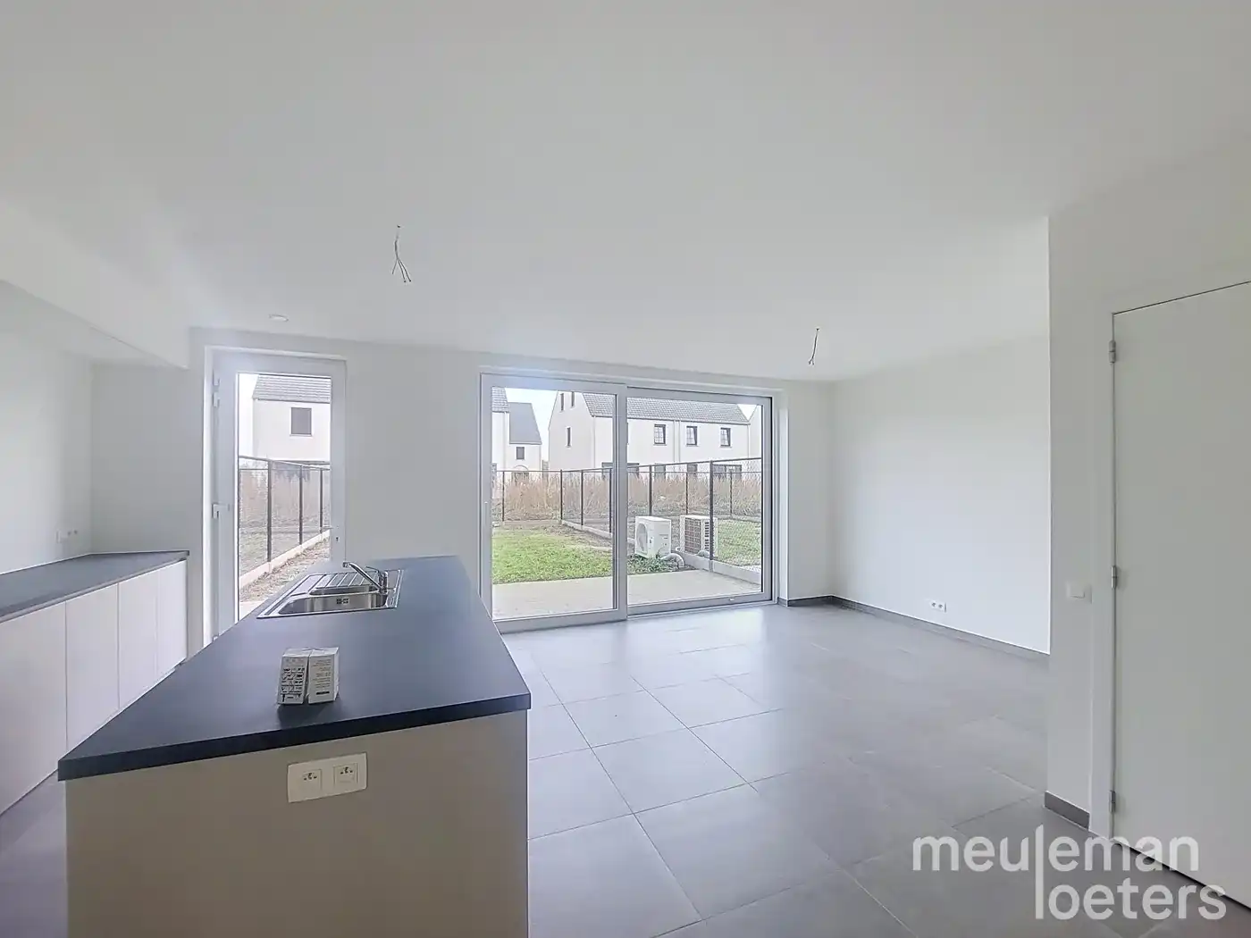 Nieuwbouwwoning met 4 slaapkamers foto 4
