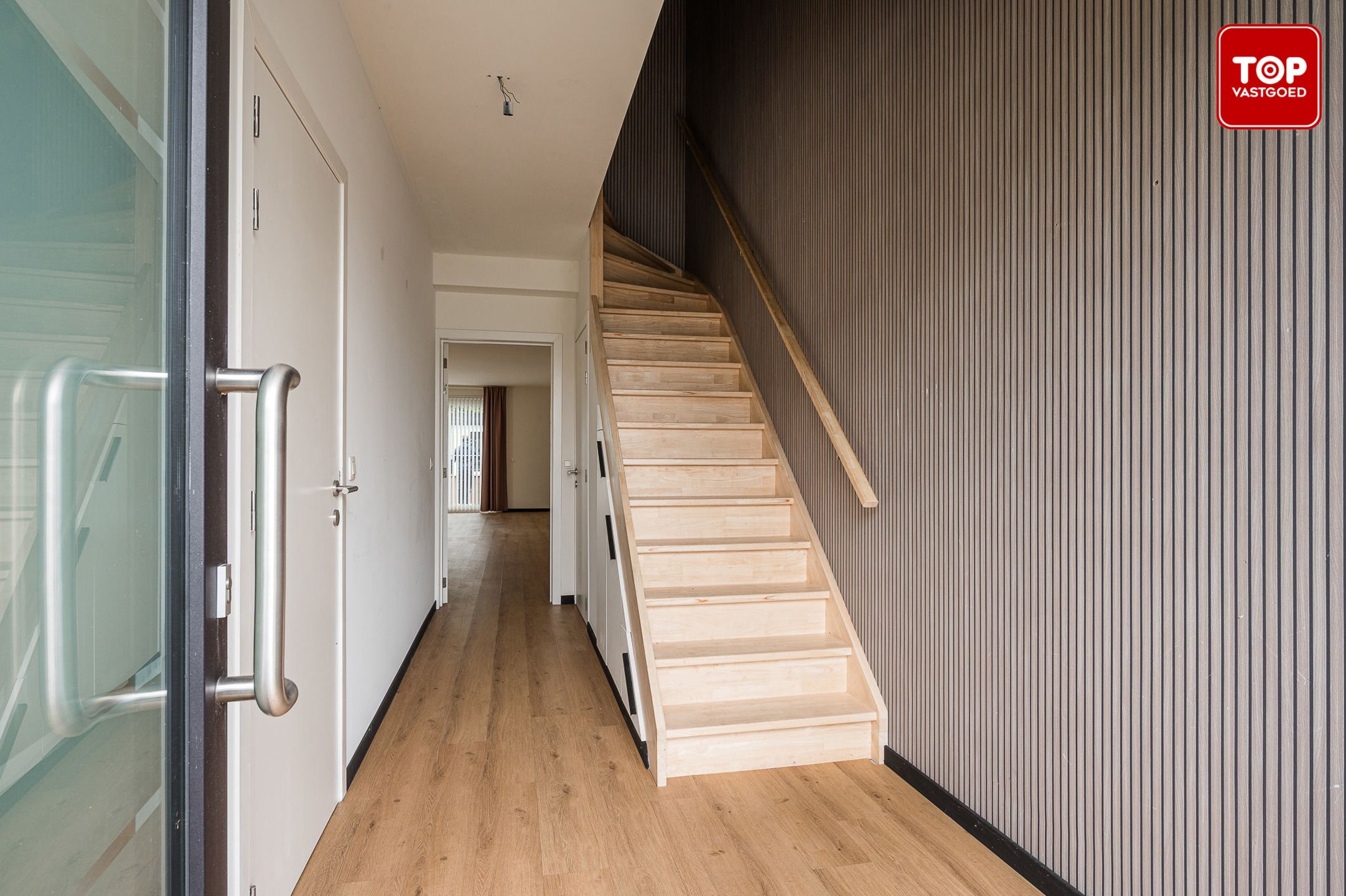 Prachtige energie neutrale half open woning in rustige wijk foto 3