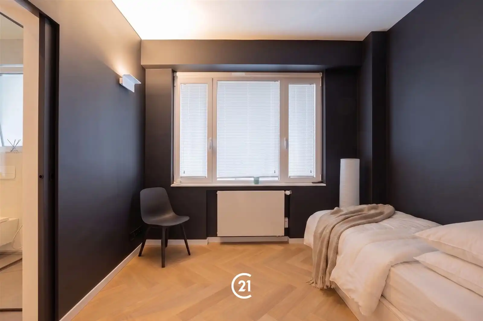 CAMBRE – Uitzonderlijk luxueus gelijkvloersappartement met tuin tegenover Ter Kamerenbos

  foto 18