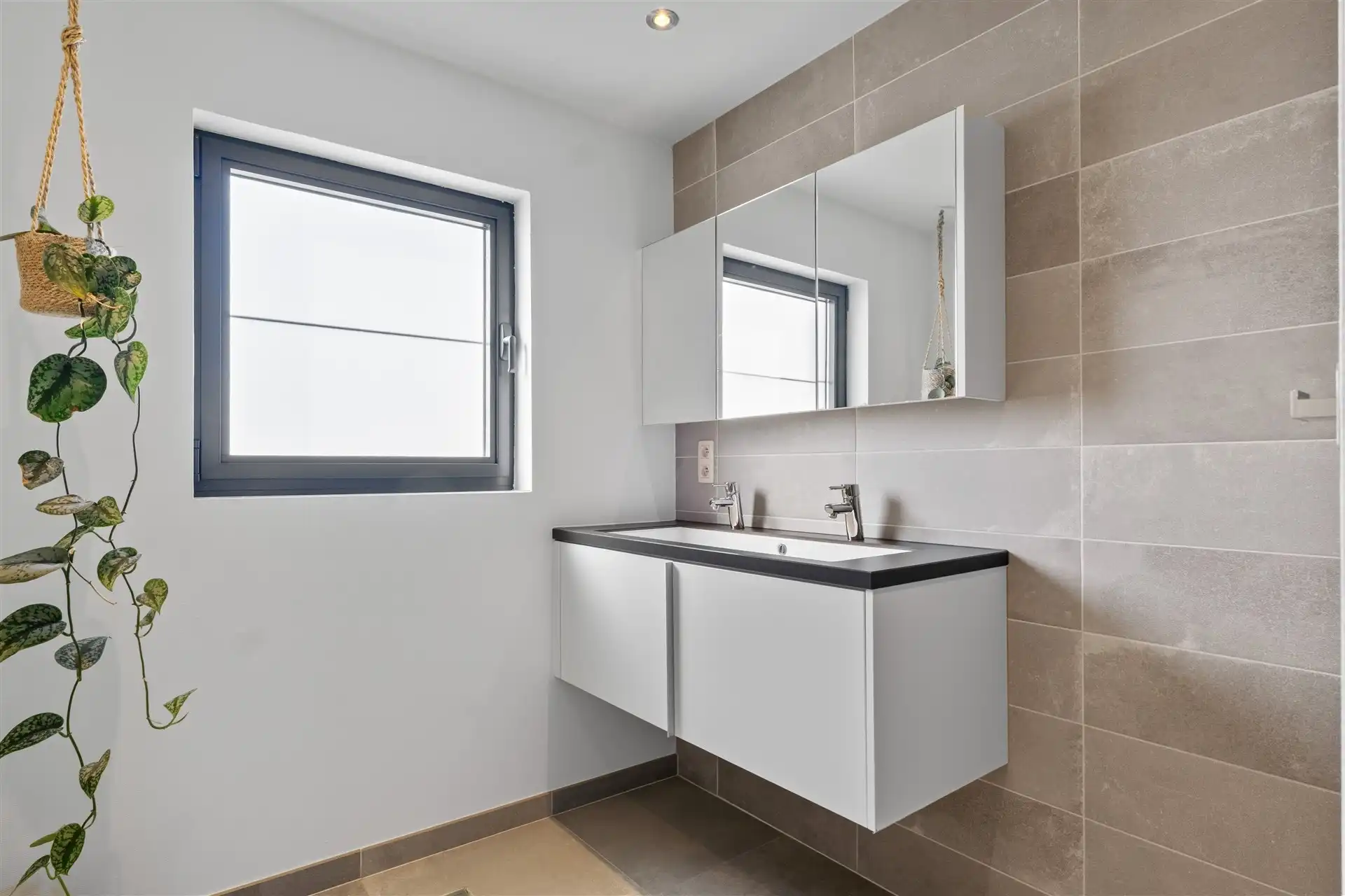 Modern halfopen bebouwing met uniek zicht in een landelijke omgeving. foto 23