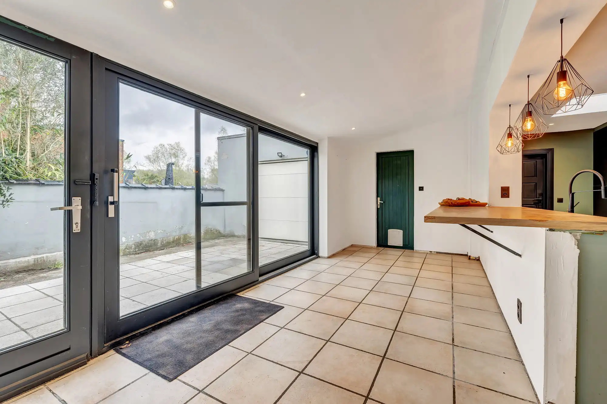 Instapklare woning met ruime garage foto 6