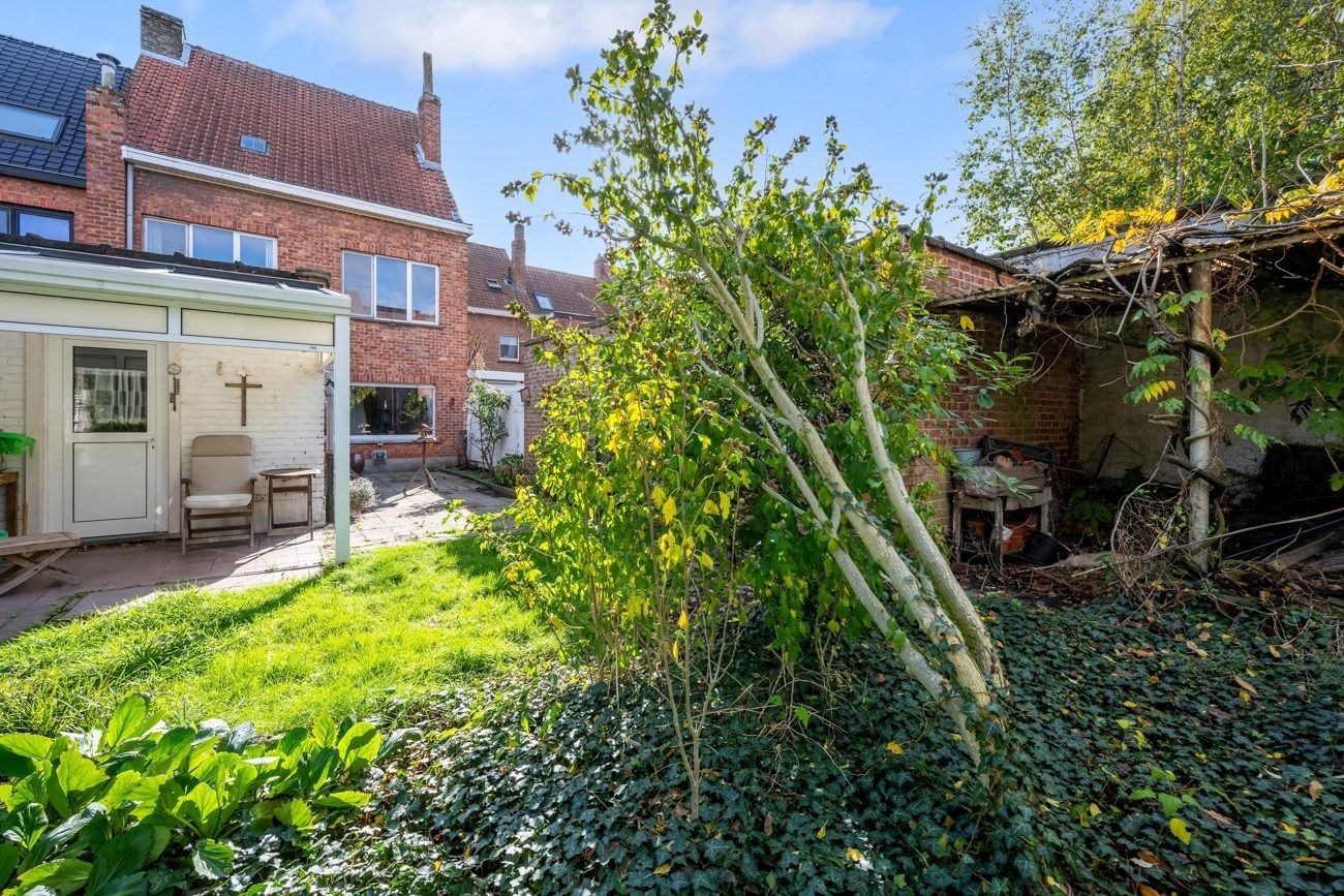 Hoofdfoto van de publicatie: Gezellige, te renoveren, woning met charmante tuin aan een groenzone