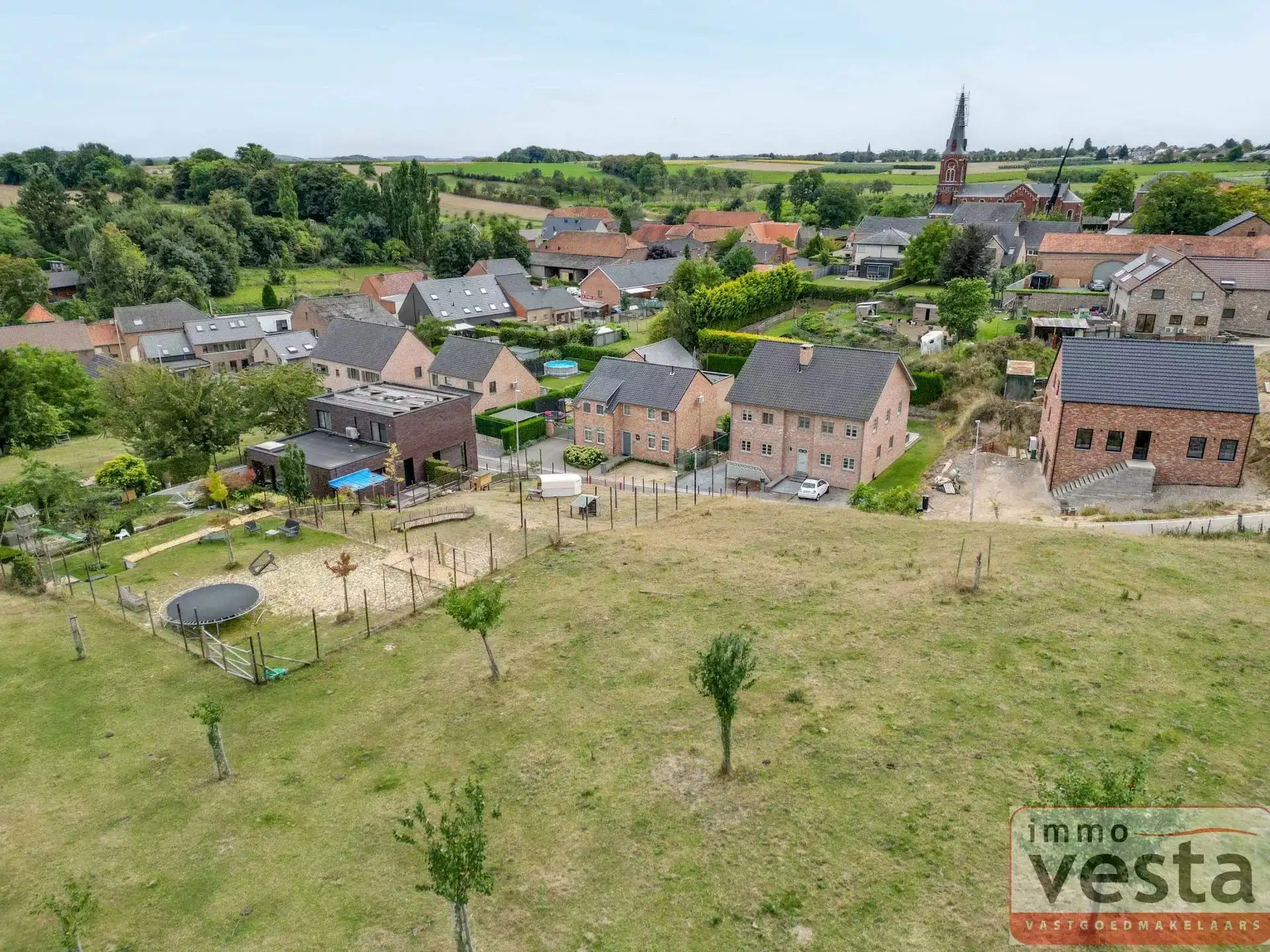 Ruim perceel bouwgrond met landelijke ligging foto 2