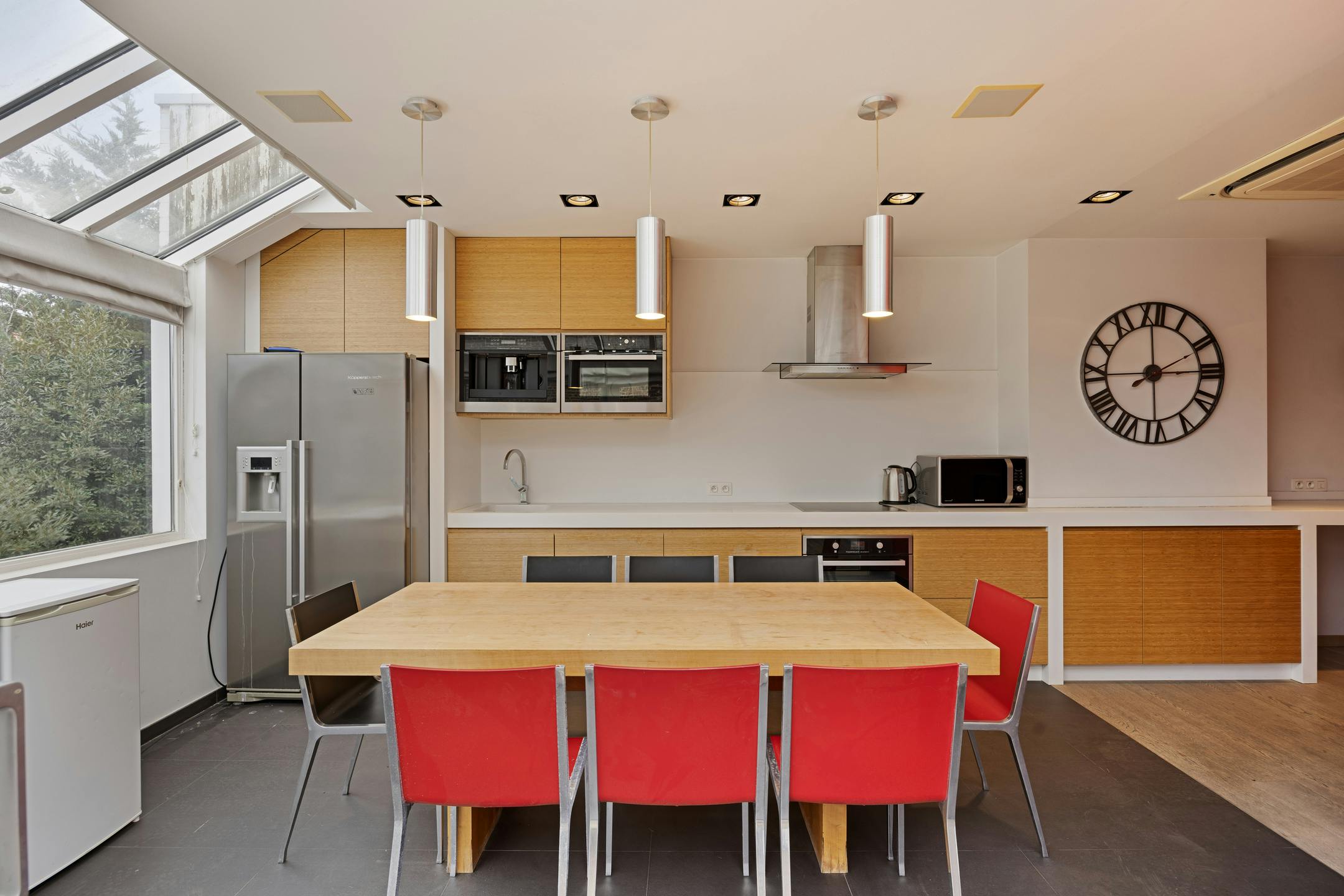 Commerciële ruimte met duplex-appartement te koop in Evere foto 15