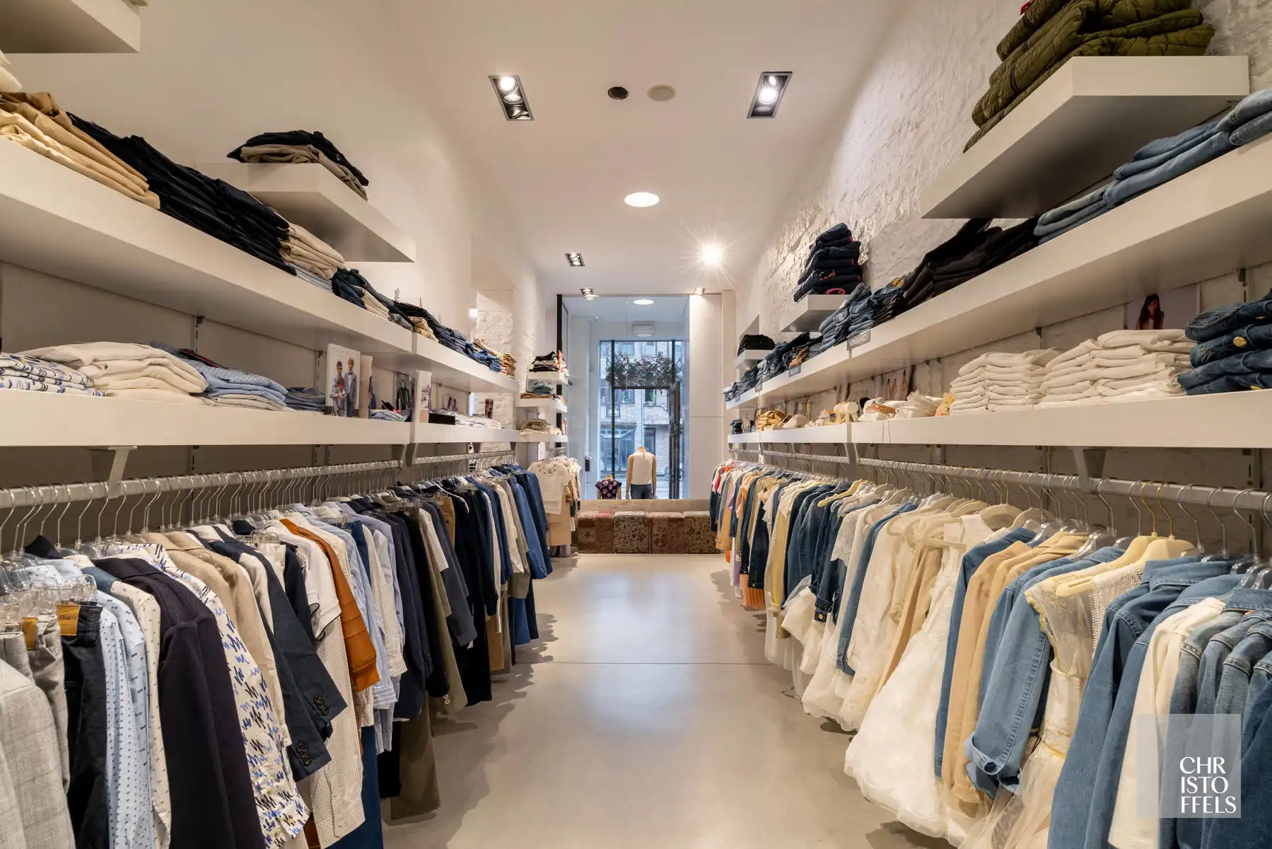 Herenhuis met commerciële ruimte (107m²) en woonst (200m²)! foto 8