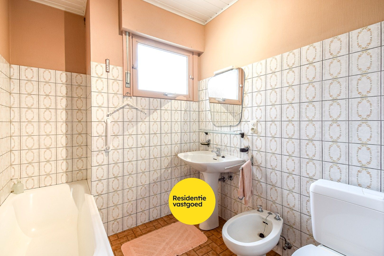 Ruim gesloten gezinswoning met inpandige garage en 4 slaapkamers in centrum Gistel foto 15