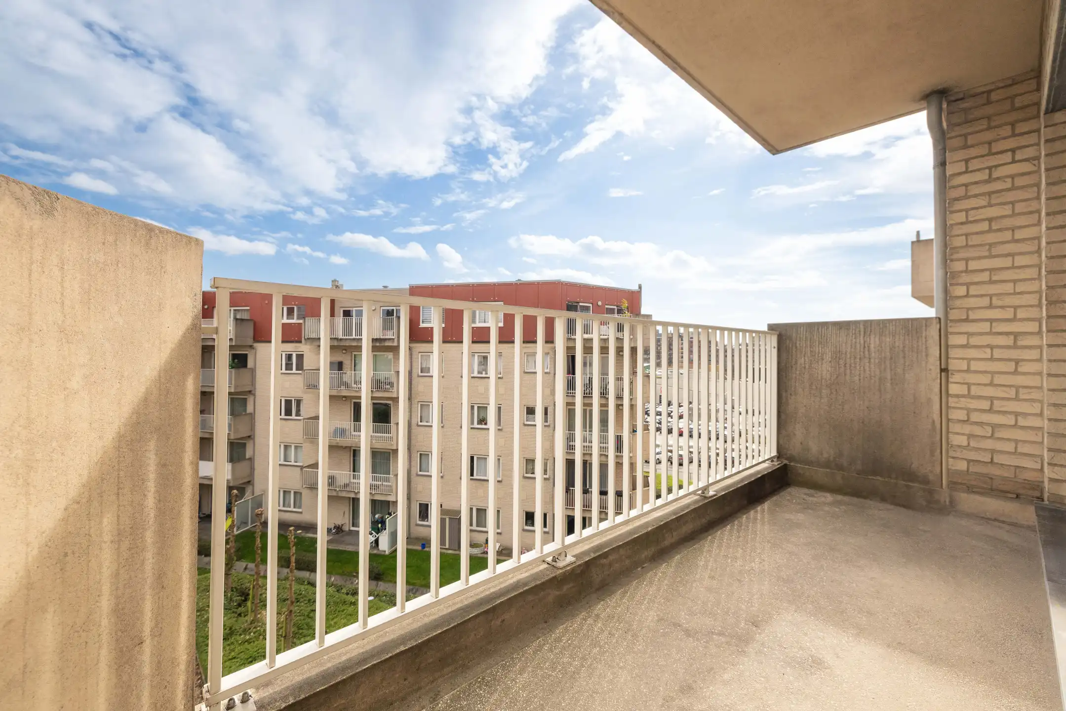 Mooi recent appartement met 2 slaapkamers en parking foto 3