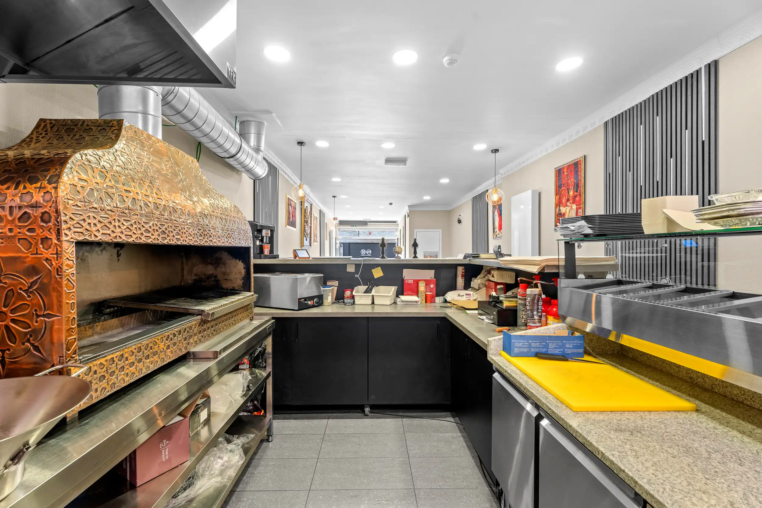 Unieke kans: Goeddraaiende pizzazaak met appartement! foto 5