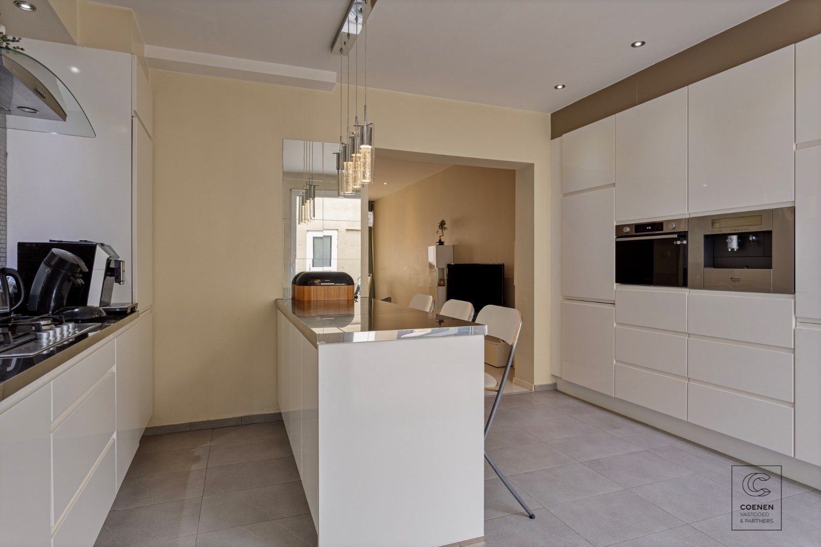 Ruime woning met 5 slpk's en een bew opp van 155 m² op zeer centrale ligging te Merksem foto 9
