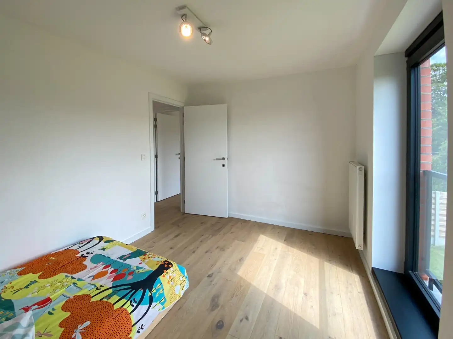 Recente woning met 3 slaapkamers, ruime oprit en tuin foto 15