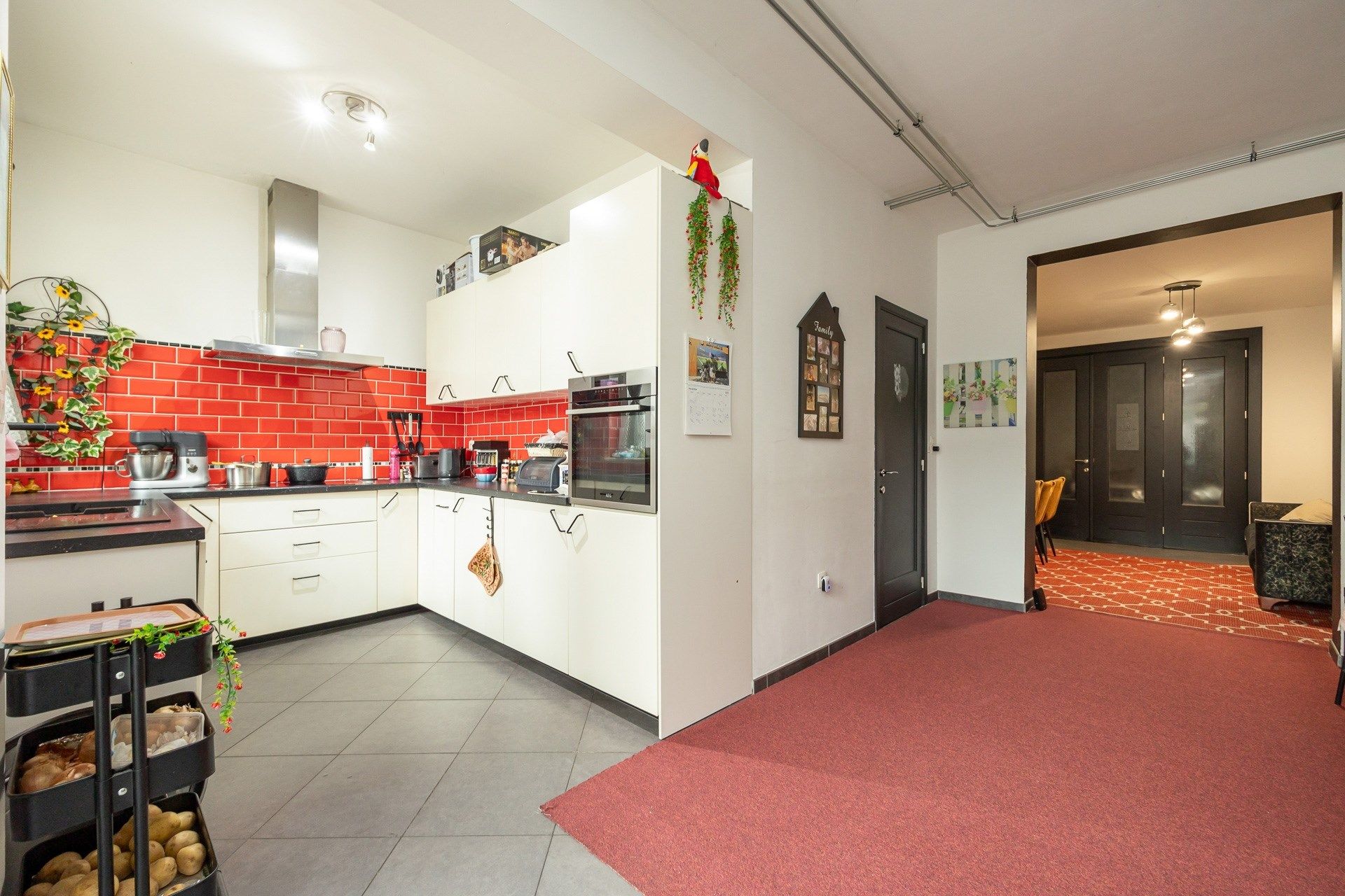 Ruime, instapklare gezinswoning met authentieke elementen in Berchem foto 13