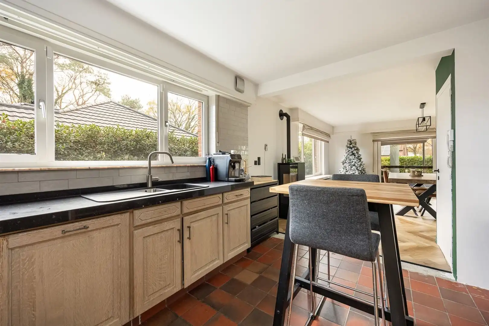 Karaktervolle woning met 4 slaapkamers en praktijkruimte. foto 12