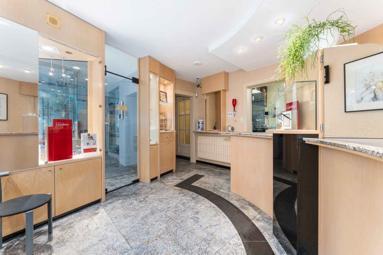 Karaktervol handelspand met woonst in hartje Nieuwpoort-Stad op 161 m² in de Marktstraat! foto 3