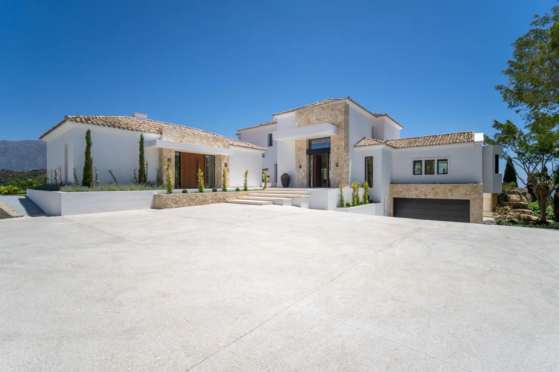 Ongekende luxe in Marbella: exclusieve nieuwbouw villa met panoramisch zicht en 5-sterren faciliteiten foto 30