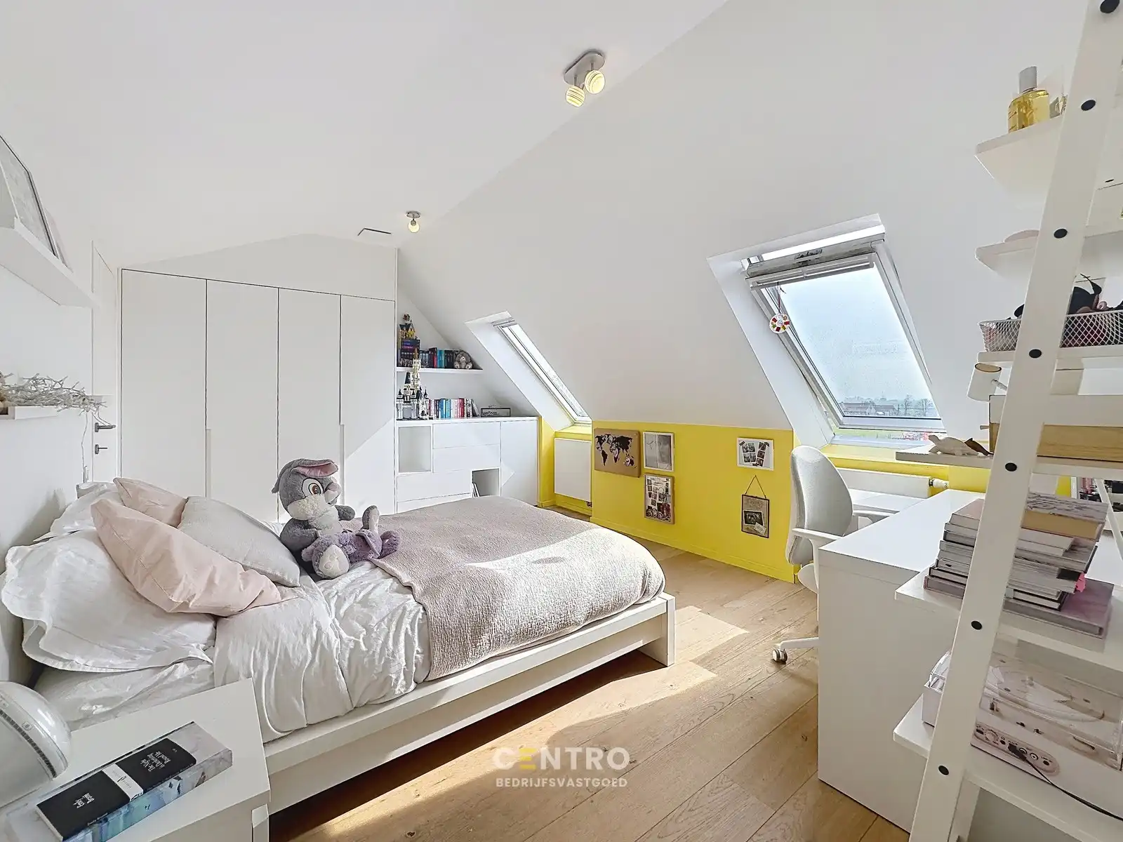 Modern en instapklaar WOON-WERKPAND met professionele ruimten, lichtrijk & ruim APPARTEMENT met zonneterras en aangelegde tuin. foto 22