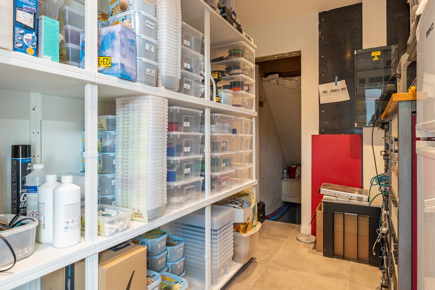 Deels gerenoveerde woning met 5 slpkrs en grote omheinde tuin foto 12