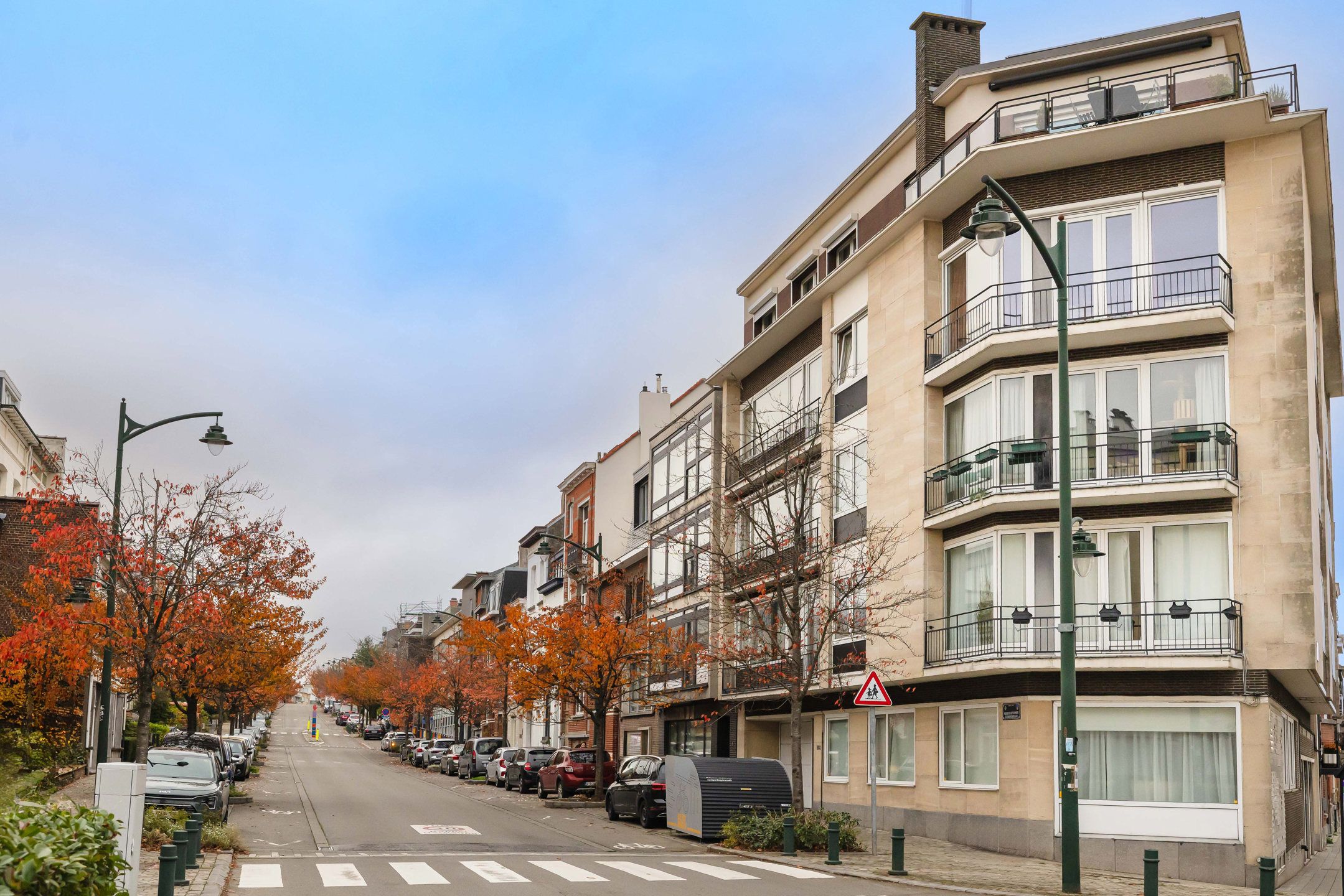 Zeer licht! Begane grond met 1 slaapkamer + bureau. foto 2