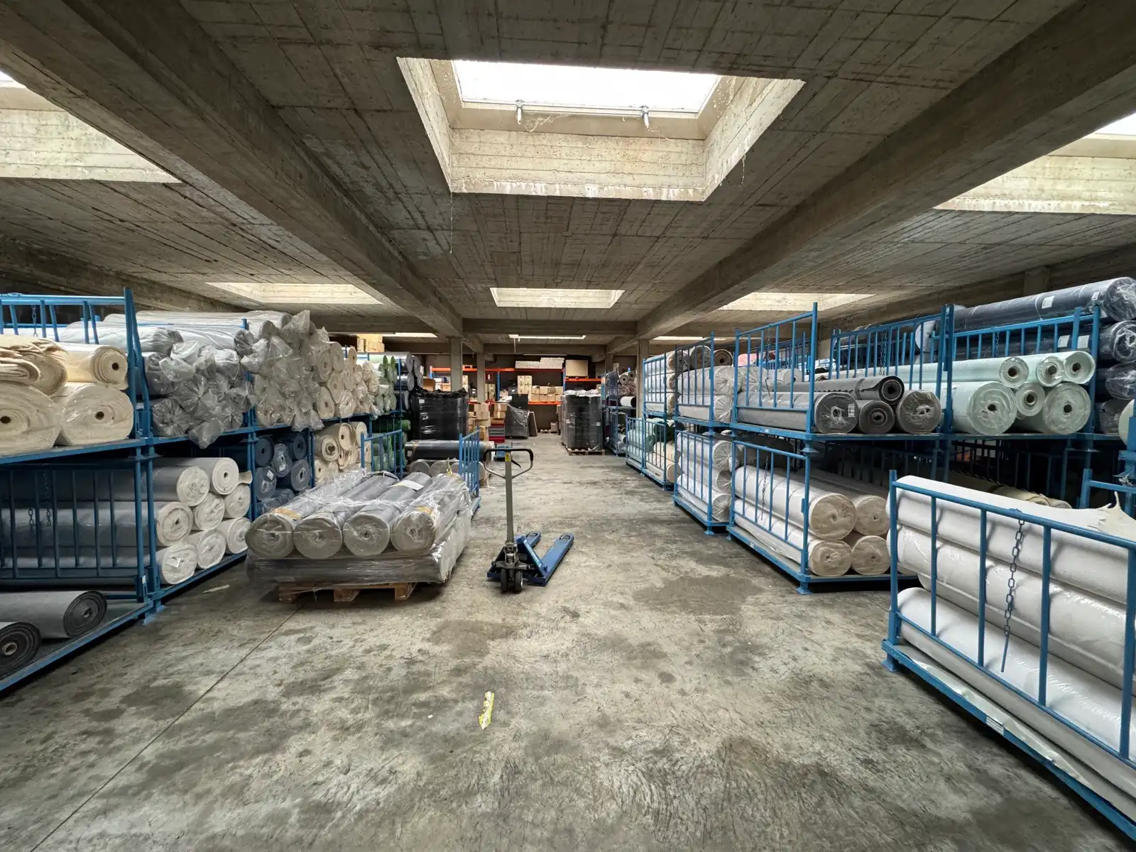 Grote magazijnruimte/atelier met kantoor te koop in Deurne  foto 17