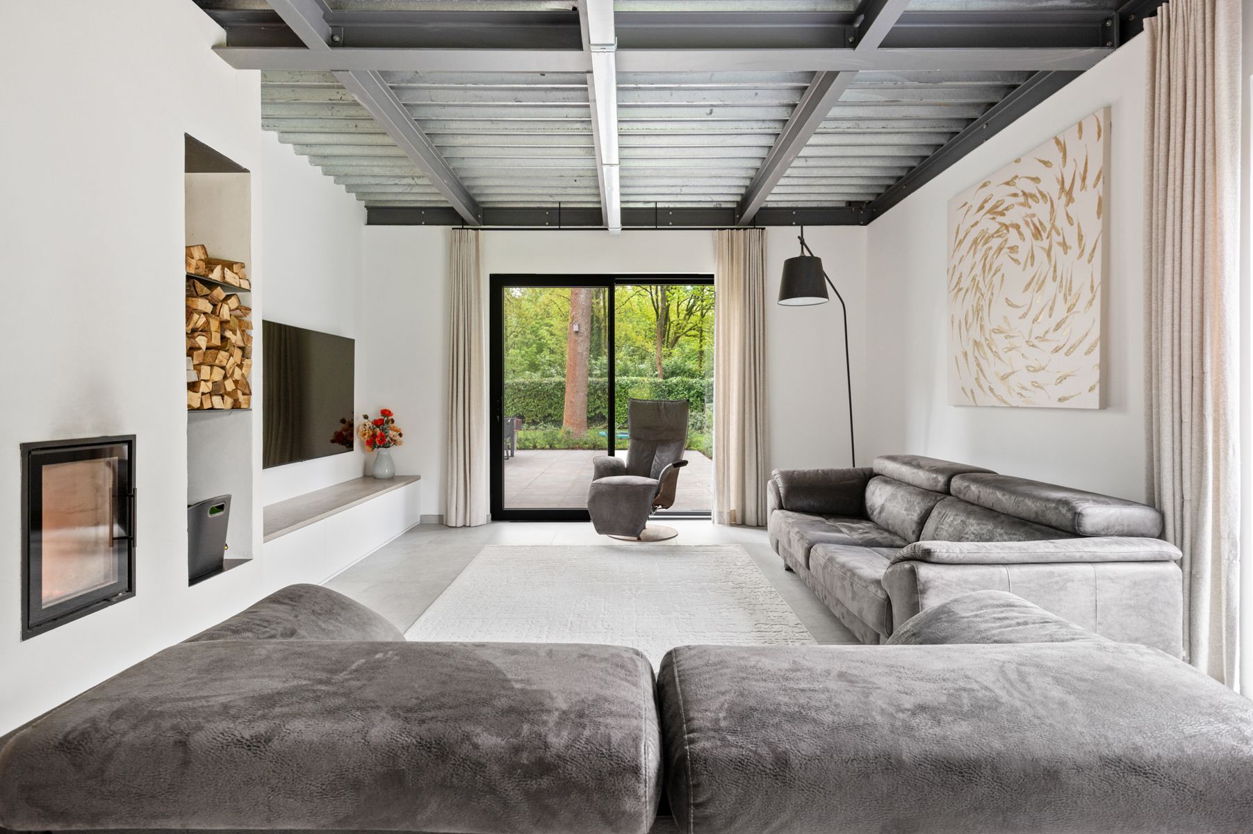 Instapklare volledig vernieuwbouwde villa met praktijkruimte foto {{pictureIndex}}