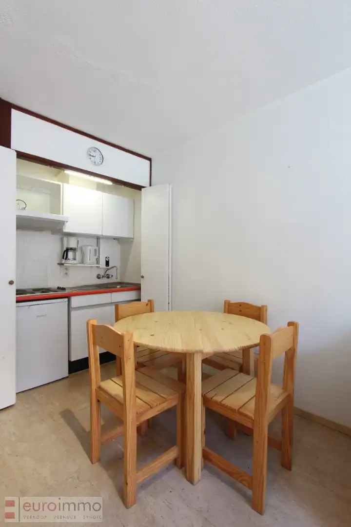 Studio met centrale ligging in Nieuwpoort Bad. Voor de renoveerders onder jullie! foto 6