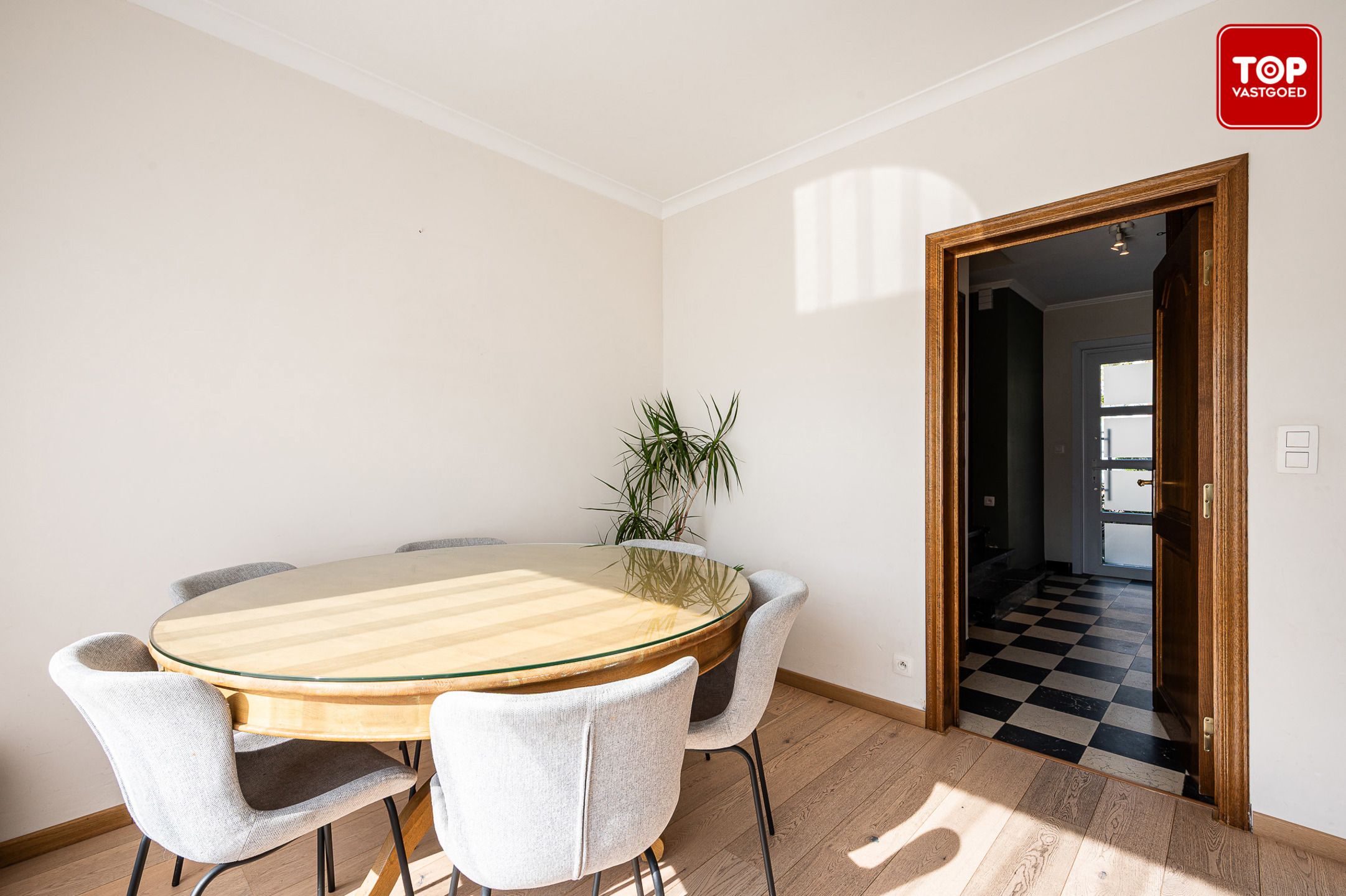 Instapklare halfopen bebouwing met drie slaapkamers foto 5