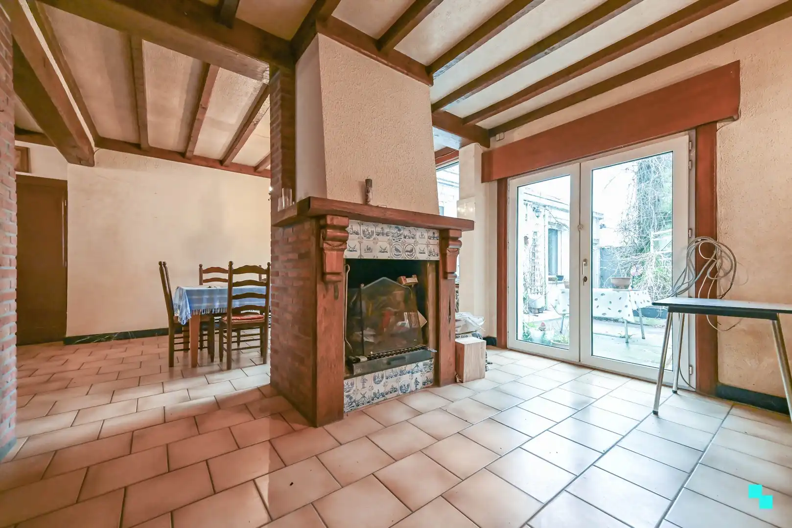 Zéér ruime ééngezinswoning met drie slaapkamers en bijgebouwen te Izegem foto 3