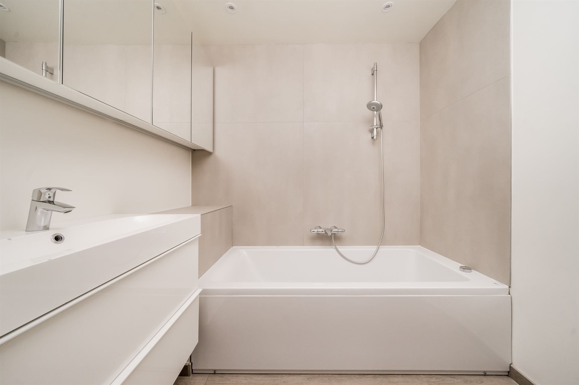 Lichtrijk appartement nabij Mechelen-centrum en het station foto 9