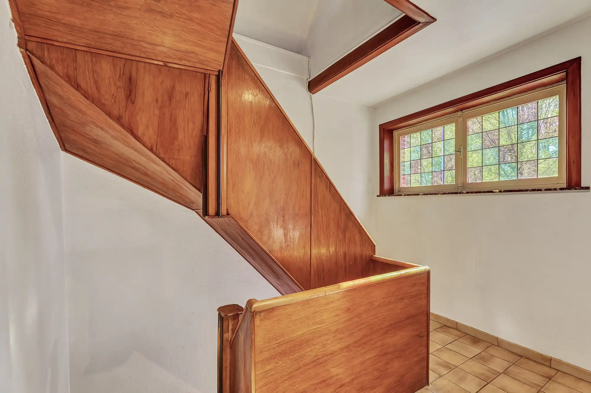 Goed onderhouden woning met garage foto 24