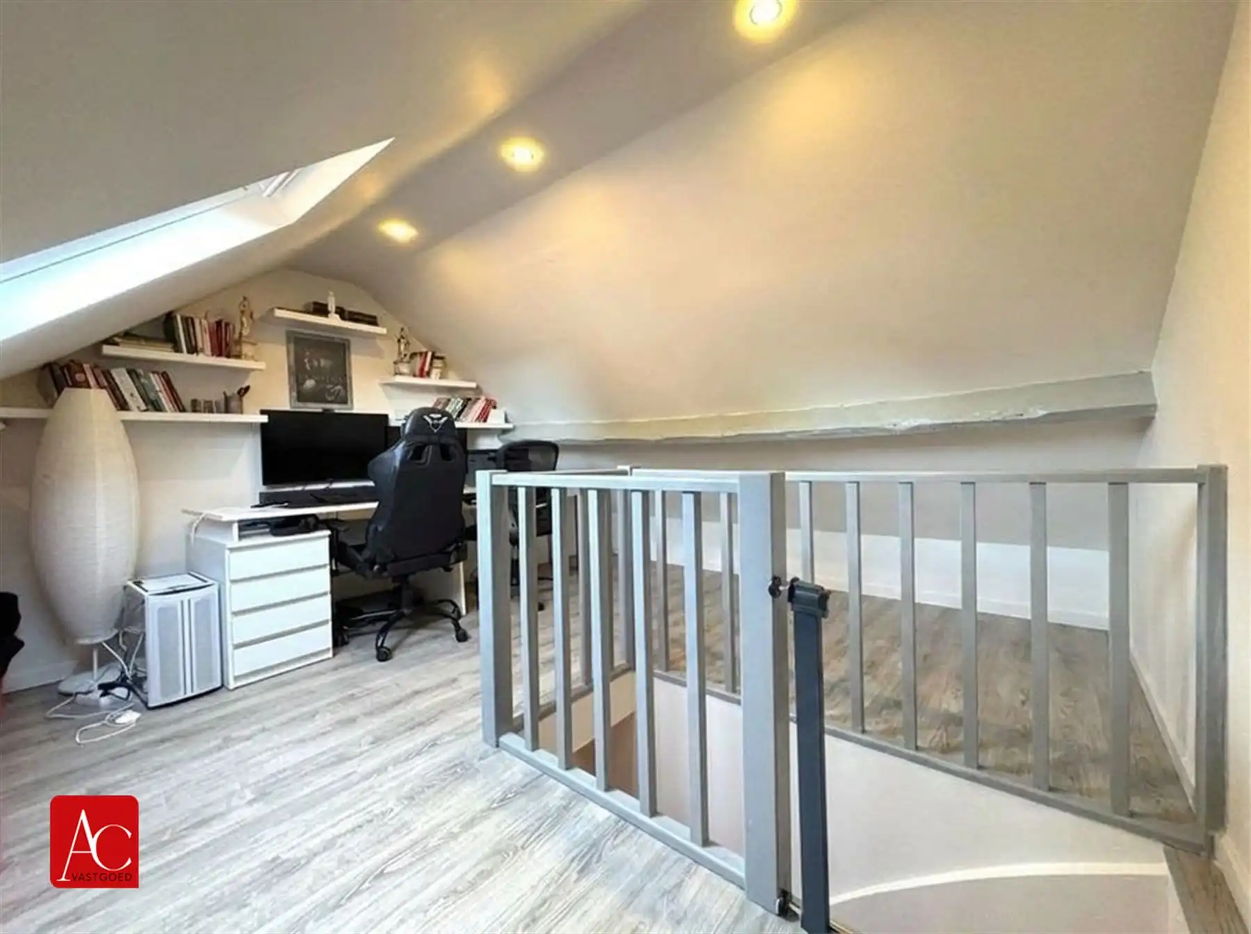 Instapklare woning met 2 slaapkamers en afgewerkte zolder foto 15
