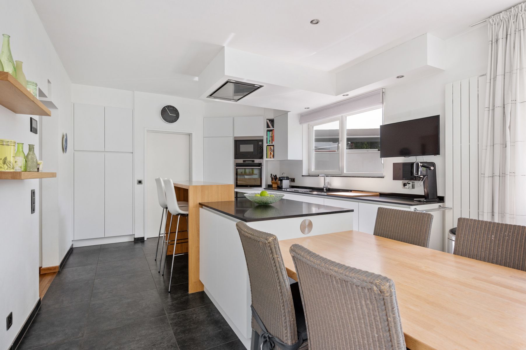 Moderne en energiezuinige villa op ca. 2.035 m². foto 9