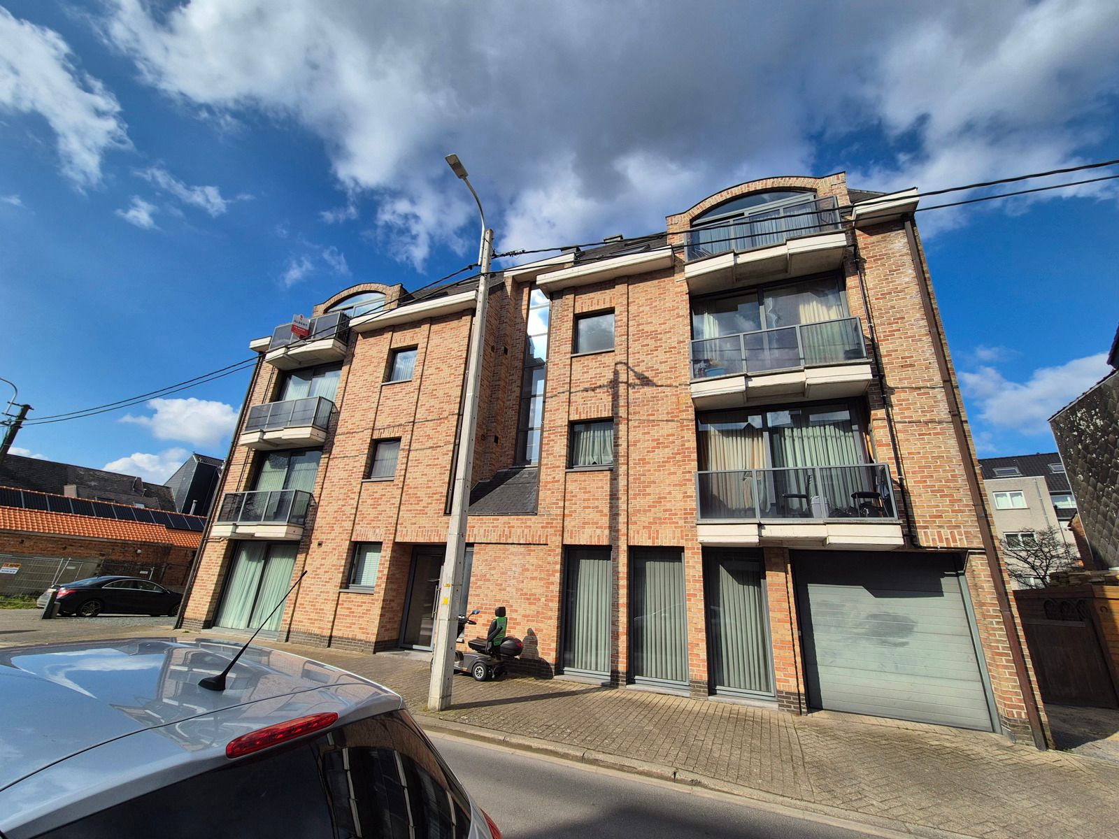 Appartement met 2 slaapkamers, terras en staanplaats foto {{pictureIndex}}