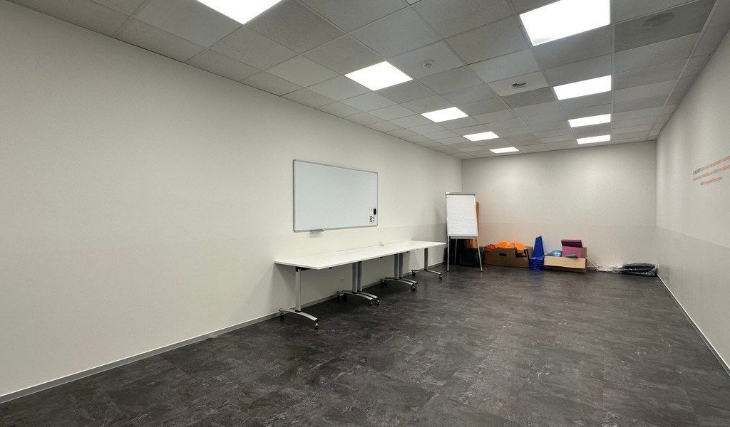 Handelsruimte te huur aan oprit E40 in Sint-Denijs-Westrem foto 9