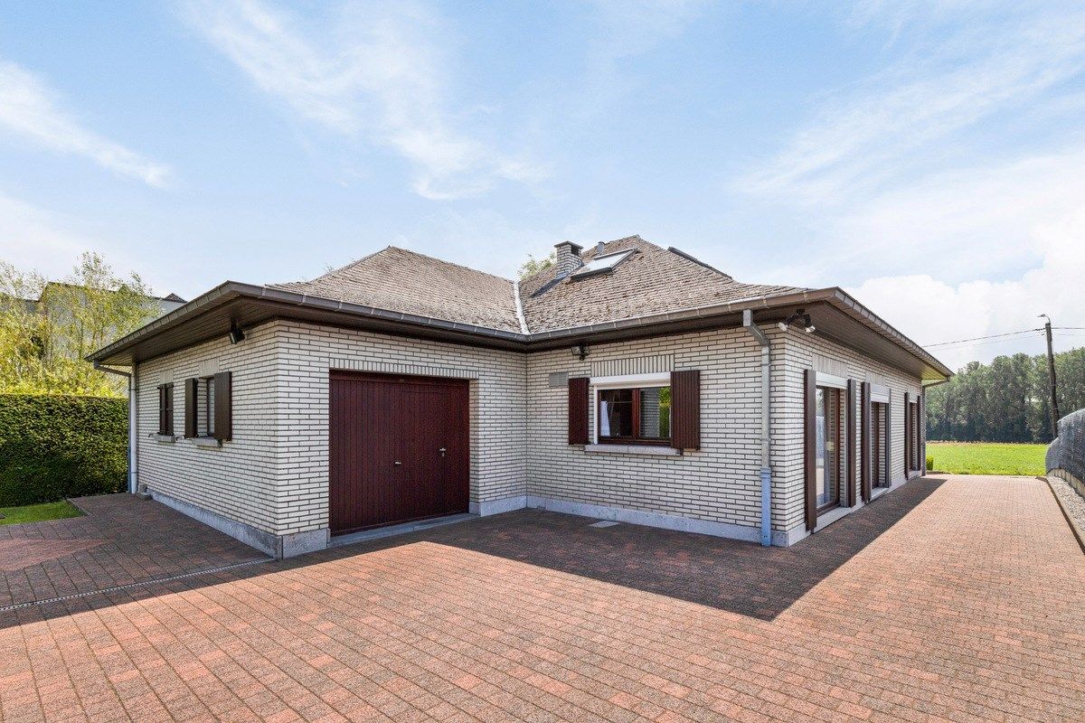 Goed onderhouden klassieke villa - type bungalow te Onze Lieve Vrouw Lombeek foto 2