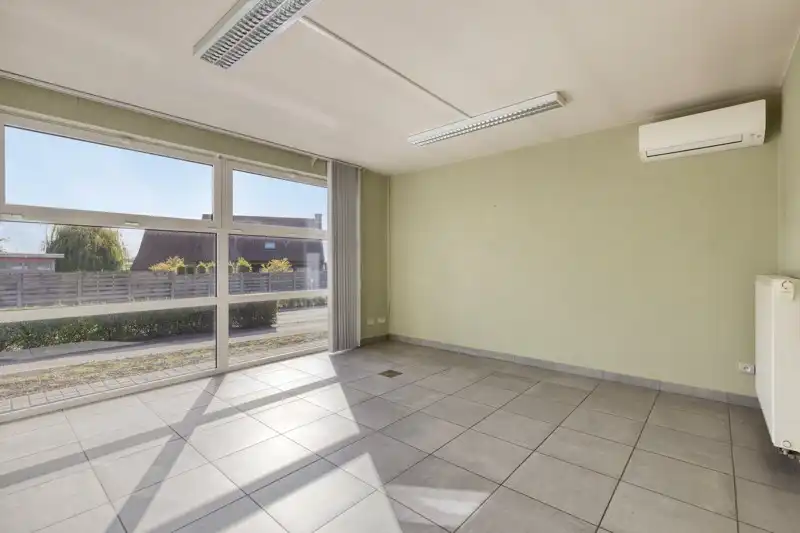 Polyvalente kantoorruimte met 3 slaapkamer appartement TE KOOP in Tielt! foto 13