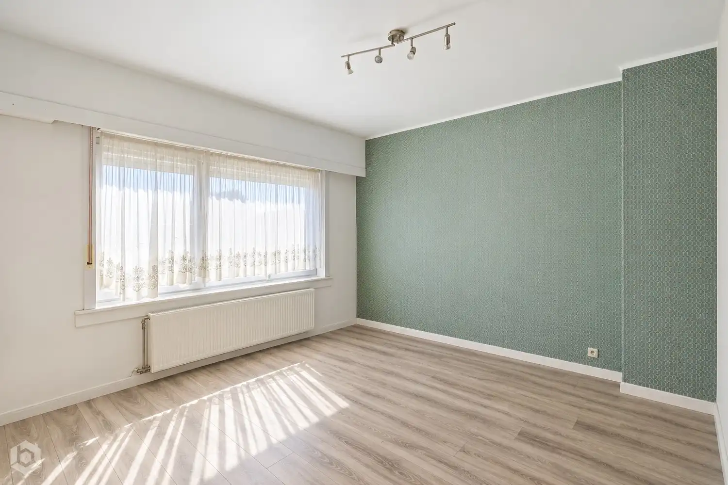 Instapklare woning met 4 slpkrs en ruime tuin te Niel foto 11