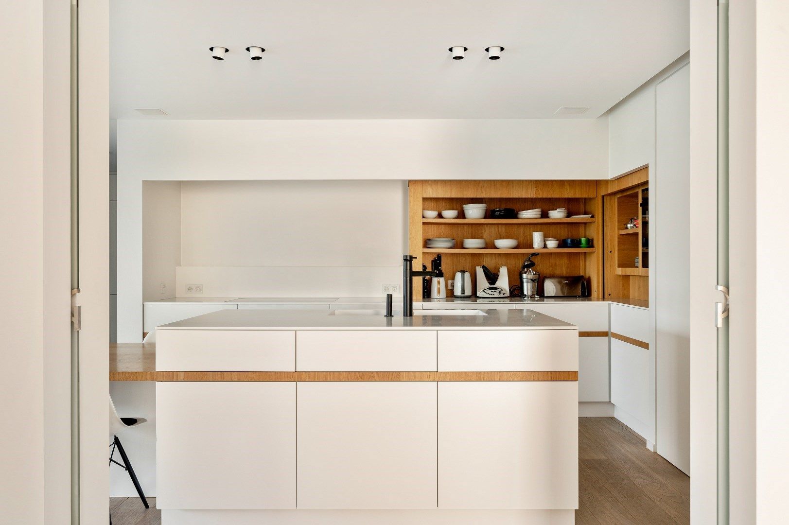 Hoogwaardige villa met bedrijfsgebouw op 3704 m². foto 8