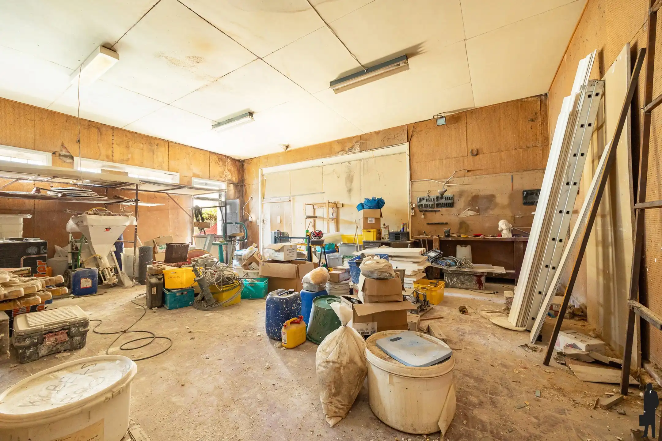 Te renoveren ruime woning met werkplaats foto 16