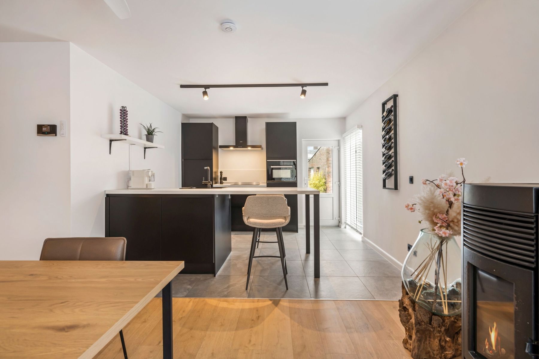 Volledig gerenoveerde bungalow instapklaar foto 6